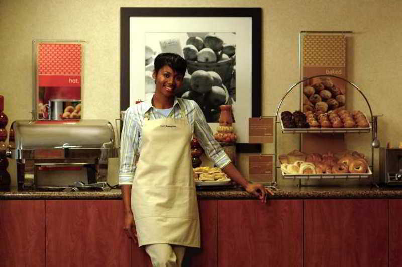 Hampton Inn Garden City Restaurante foto