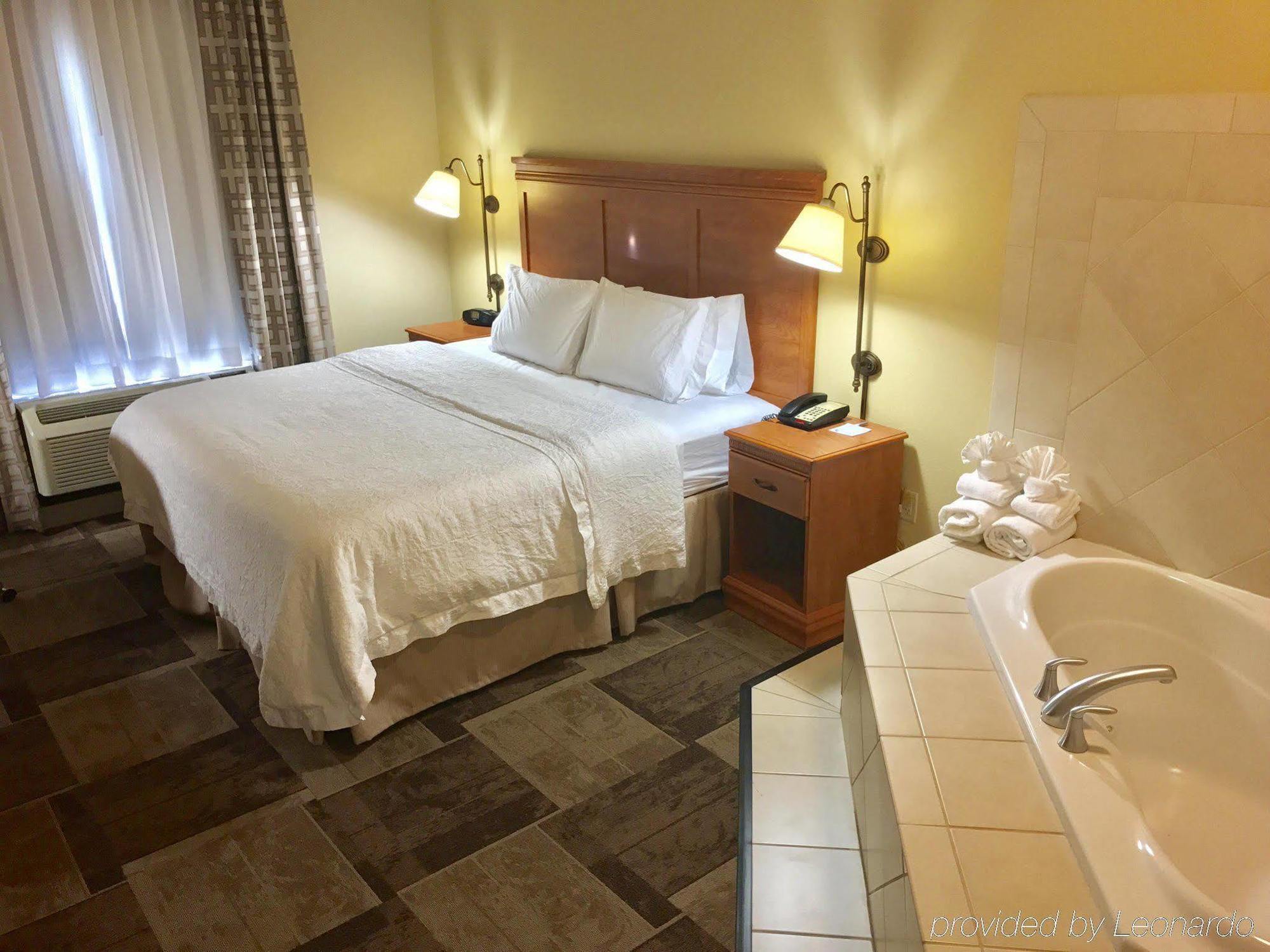 Hampton Inn Garden City Exterior foto